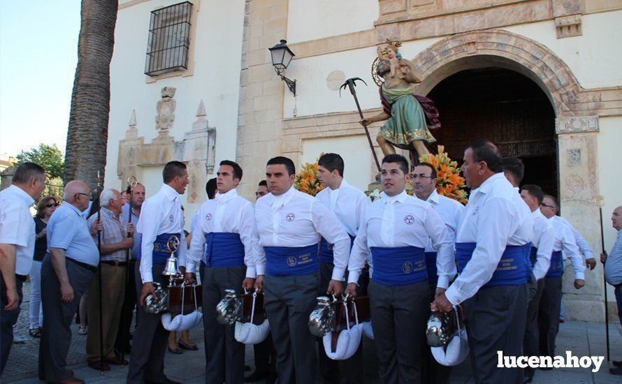 Galería: San Cristóbal vuelve a procesionar por las calles de Lucena tras un año de ausencia