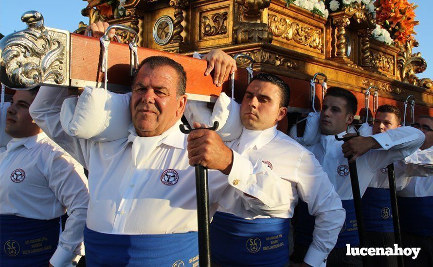 Galería: San Cristóbal vuelve a procesionar por las calles de Lucena tras un año de ausencia