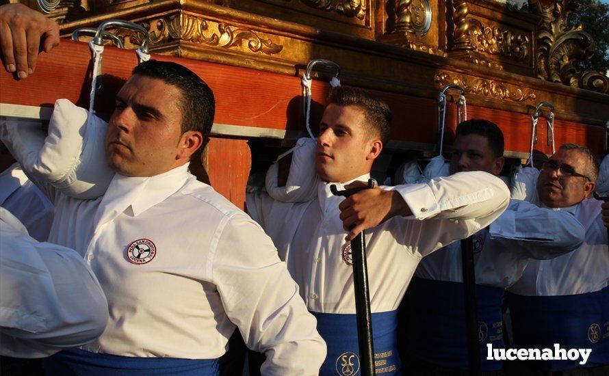 Galería: San Cristóbal vuelve a procesionar por las calles de Lucena tras un año de ausencia