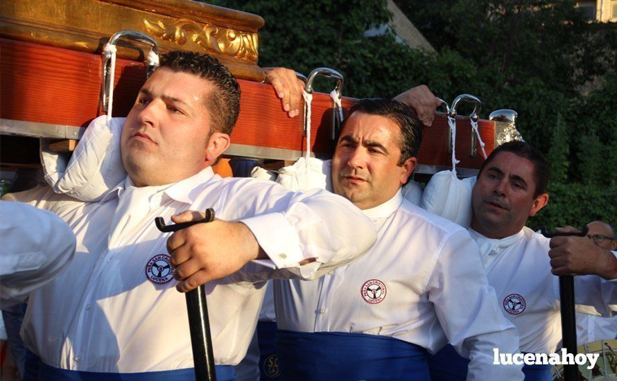 Galería: San Cristóbal vuelve a procesionar por las calles de Lucena tras un año de ausencia