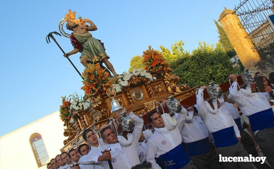 Galería: San Cristóbal vuelve a procesionar por las calles de Lucena tras un año de ausencia