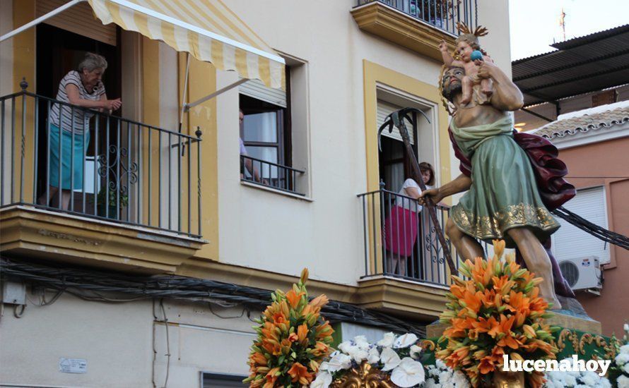 Galería: San Cristóbal vuelve a procesionar por las calles de Lucena tras un año de ausencia