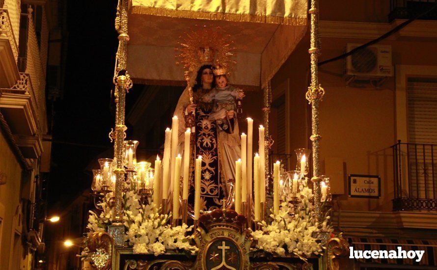 Galería: La Virgen del Carmen, de nuevo bajo palio, recorre con brillantez las calles de su barrio en solemne procesión
