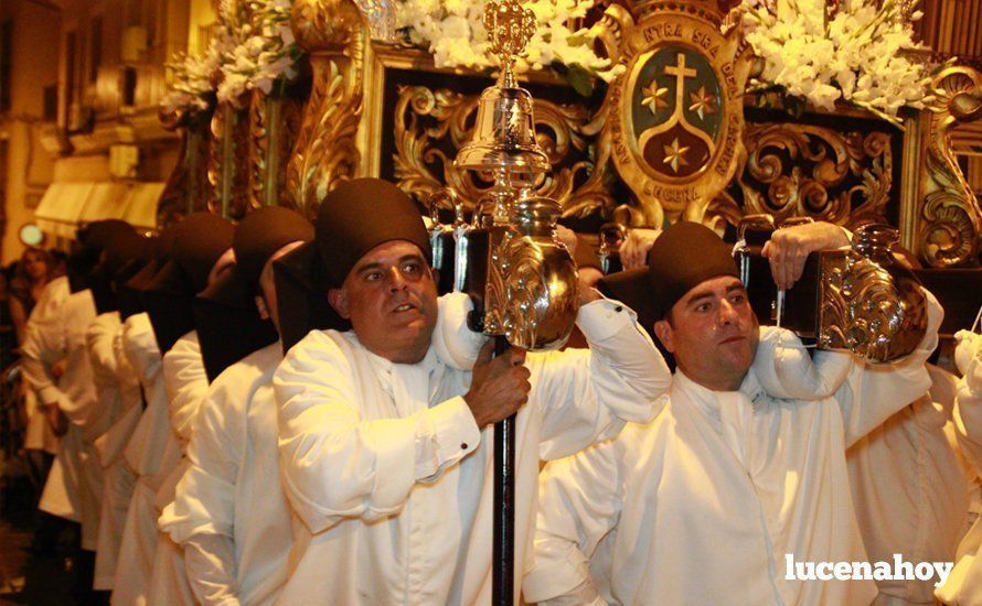 Galería: La Virgen del Carmen, de nuevo bajo palio, recorre con brillantez las calles de su barrio en solemne procesión