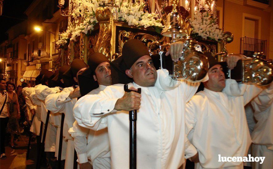 Galería: La Virgen del Carmen, de nuevo bajo palio, recorre con brillantez las calles de su barrio en solemne procesión