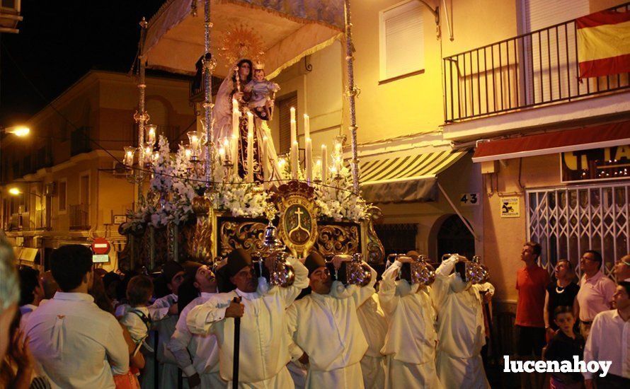 Galería: La Virgen del Carmen, de nuevo bajo palio, recorre con brillantez las calles de su barrio en solemne procesión