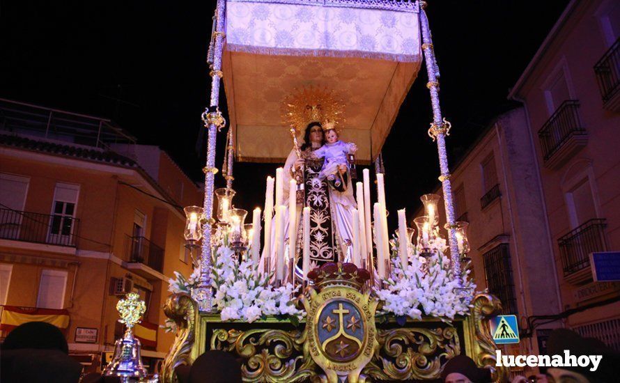 Galería: La Virgen del Carmen, de nuevo bajo palio, recorre con brillantez las calles de su barrio en solemne procesión