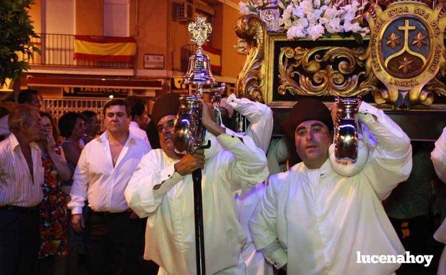 Galería: La Virgen del Carmen, de nuevo bajo palio, recorre con brillantez las calles de su barrio en solemne procesión