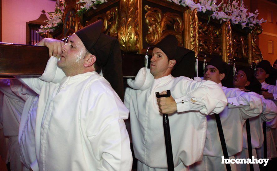 Galería: La Virgen del Carmen, de nuevo bajo palio, recorre con brillantez las calles de su barrio en solemne procesión