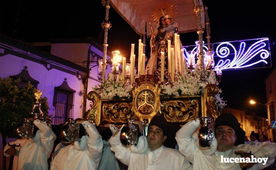 Galería: La Virgen del Carmen, de nuevo bajo palio, recorre con brillantez las calles de su barrio en solemne procesión