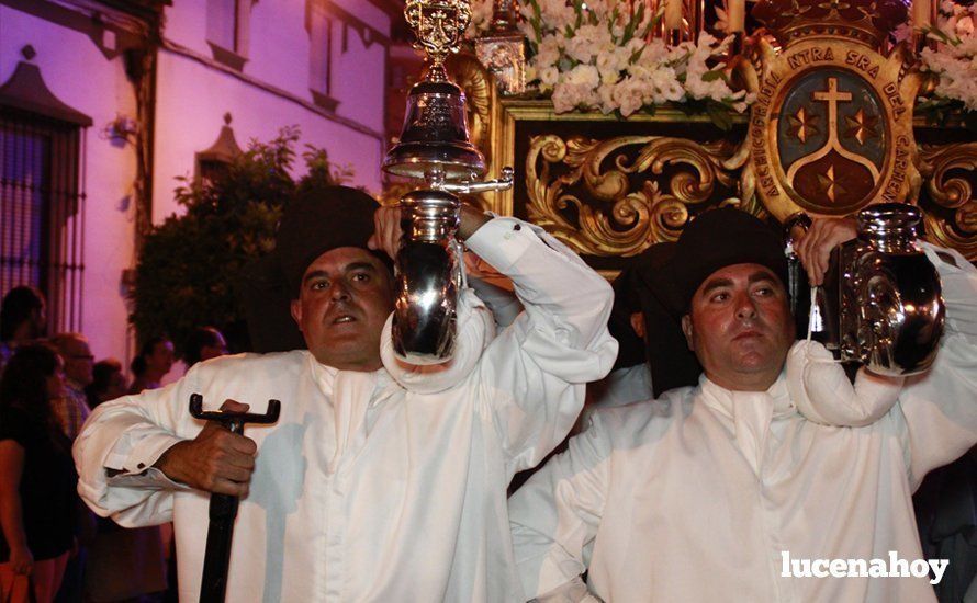 Galería: La Virgen del Carmen, de nuevo bajo palio, recorre con brillantez las calles de su barrio en solemne procesión