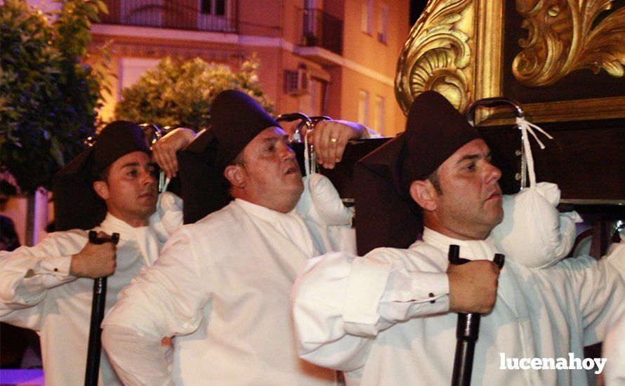 Galería: La Virgen del Carmen, de nuevo bajo palio, recorre con brillantez las calles de su barrio en solemne procesión