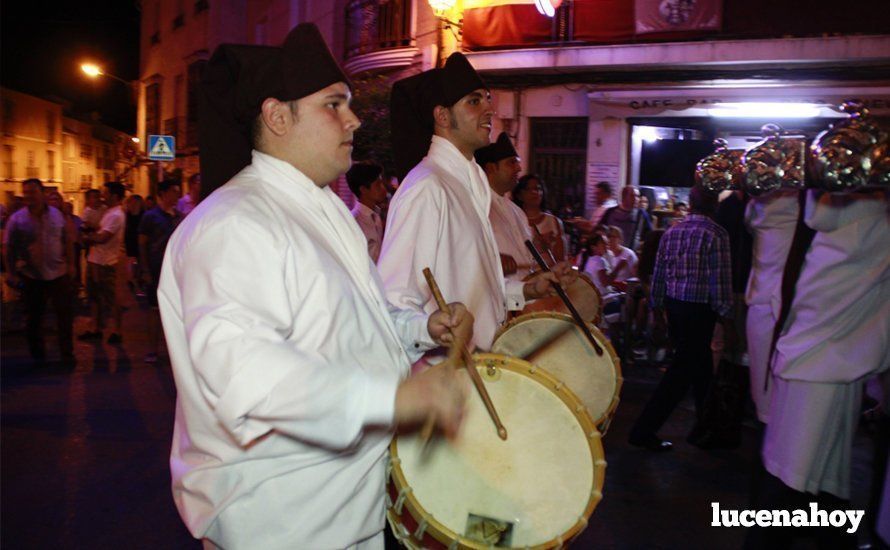 Galería: La Virgen del Carmen, de nuevo bajo palio, recorre con brillantez las calles de su barrio en solemne procesión