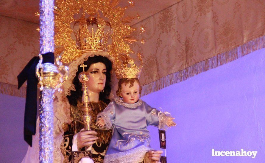 Galería: La Virgen del Carmen, de nuevo bajo palio, recorre con brillantez las calles de su barrio en solemne procesión