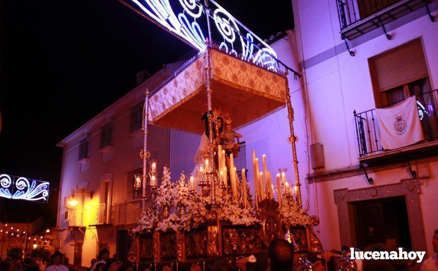 Galería: La Virgen del Carmen, de nuevo bajo palio, recorre con brillantez las calles de su barrio en solemne procesión