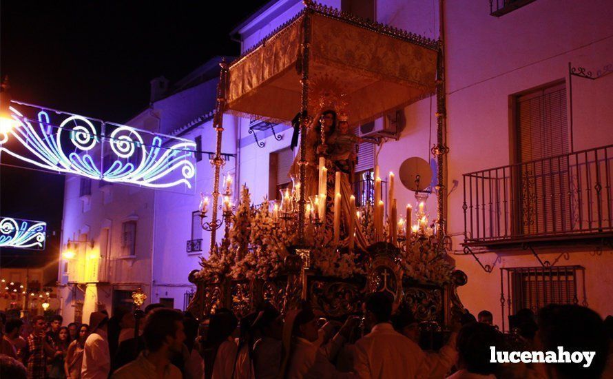 Galería: La Virgen del Carmen, de nuevo bajo palio, recorre con brillantez las calles de su barrio en solemne procesión