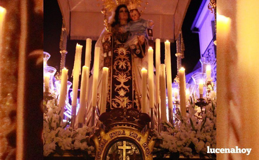 Galería: La Virgen del Carmen, de nuevo bajo palio, recorre con brillantez las calles de su barrio en solemne procesión