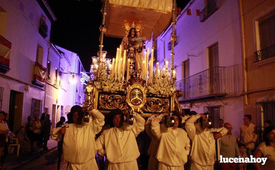 Galería: La Virgen del Carmen, de nuevo bajo palio, recorre con brillantez las calles de su barrio en solemne procesión