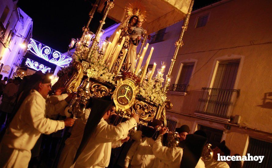 Galería: La Virgen del Carmen, de nuevo bajo palio, recorre con brillantez las calles de su barrio en solemne procesión