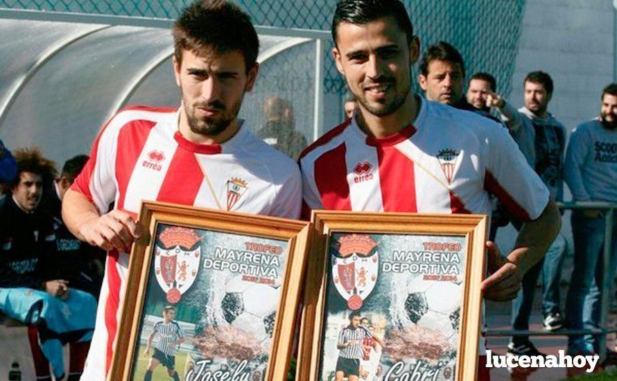  Gabri, a la derecha, con la camiseta del C.D. Mairena, nuevo jugador del Ciudad de Lucena. Foto: elcorreoweb.es 