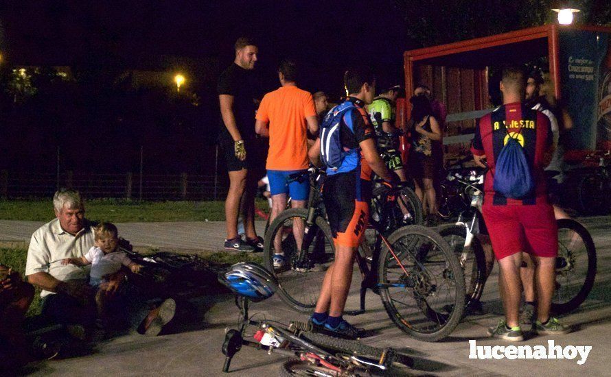 Galería: Casi 300 aficionados al MTB participaron anyer en la Ruta Nocturna en Bicicleta