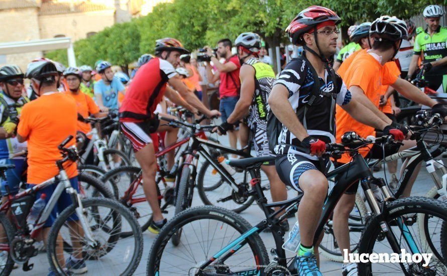 Galería: Casi 300 aficionados al MTB participaron anyer en la Ruta Nocturna en Bicicleta