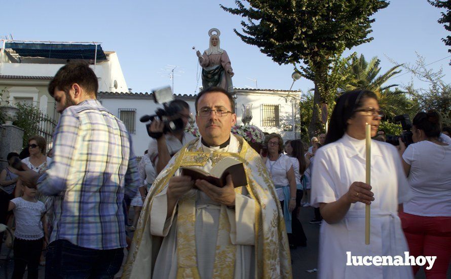 Galería: Un grupo de mujeres porta a Santa Marta por el barrio del Valle tras su restauración Galería: Un grupo de mujeres porta a Santa Marta por el barrio del Valle tras su restauración