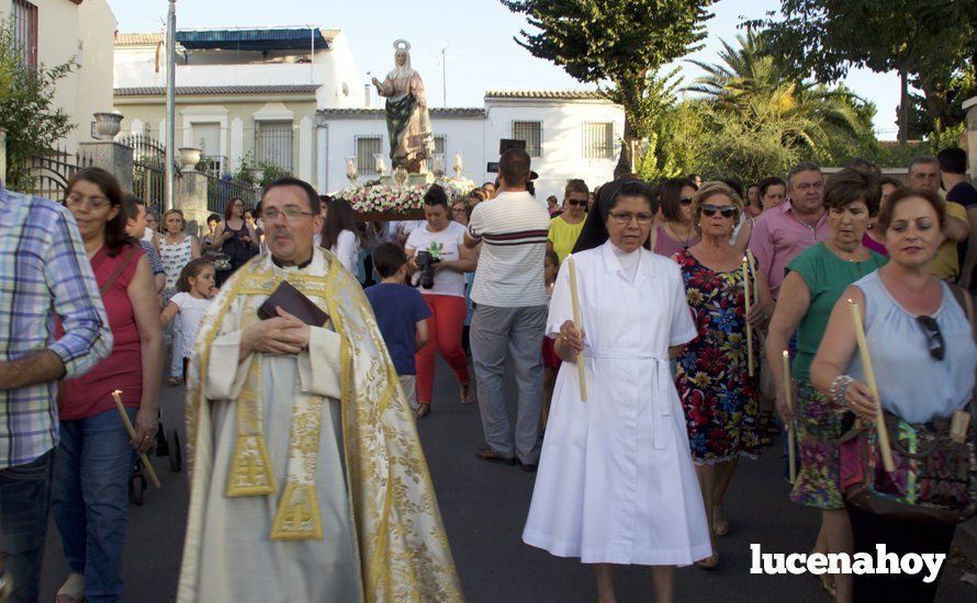 Galería: Un grupo de mujeres porta a Santa Marta por el barrio del Valle tras su restauración Galería: Un grupo de mujeres porta a Santa Marta por el barrio del Valle tras su restauración