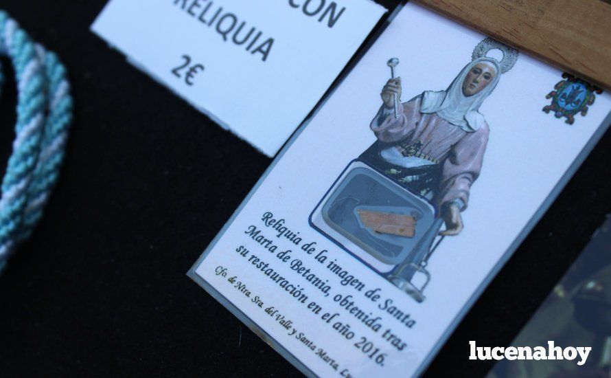 Galería: Un grupo de mujeres porta a Santa Marta por el barrio del Valle tras su restauración Galería: Un grupo de mujeres porta a Santa Marta por el barrio del Valle tras su restauración