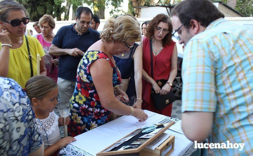 Galería: Un grupo de mujeres porta a Santa Marta por el barrio del Valle tras su restauración Galería: Un grupo de mujeres porta a Santa Marta por el barrio del Valle tras su restauración