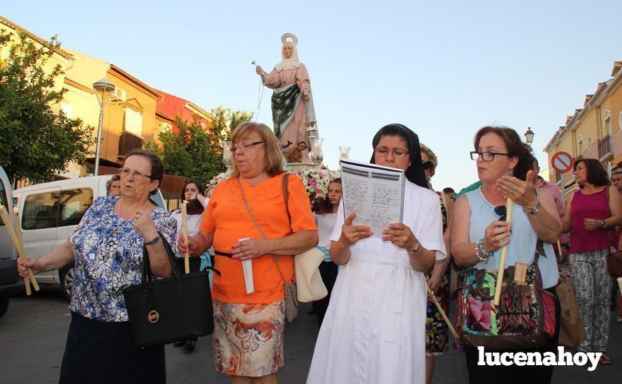 Galería: Un grupo de mujeres porta a Santa Marta por el barrio del Valle tras su restauración Galería: Un grupo de mujeres porta a Santa Marta por el barrio del Valle tras su restauración