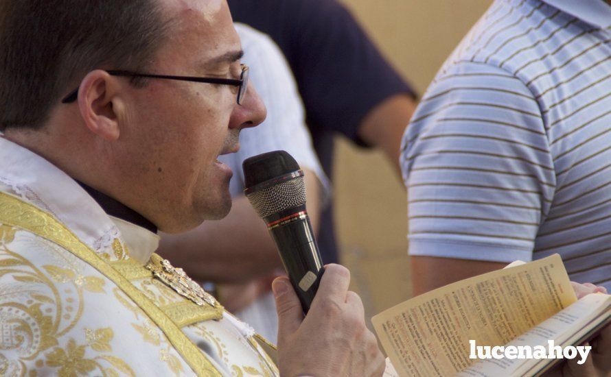 Galería: Un grupo de mujeres porta a Santa Marta por el barrio del Valle tras su restauración Galería: Un grupo de mujeres porta a Santa Marta por el barrio del Valle tras su restauración