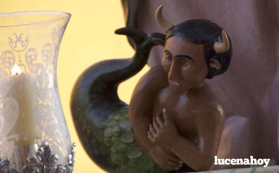 Galería: Un grupo de mujeres porta a Santa Marta por el barrio del Valle tras su restauración Galería: Un grupo de mujeres porta a Santa Marta por el barrio del Valle tras su restauración