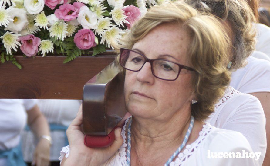 Galería: Un grupo de mujeres porta a Santa Marta por el barrio del Valle tras su restauración Galería: Un grupo de mujeres porta a Santa Marta por el barrio del Valle tras su restauración