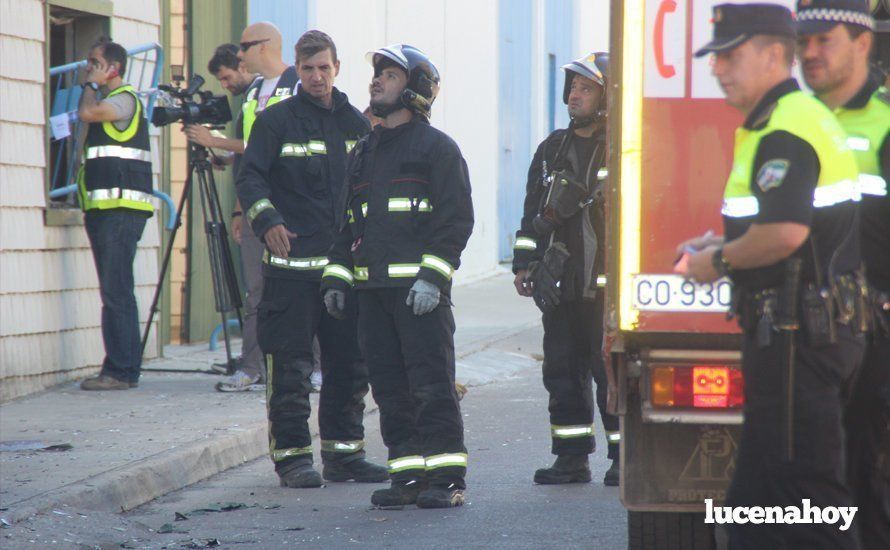 Galería: Un incendio calcina una nave dedicada a la fabricación de muebles