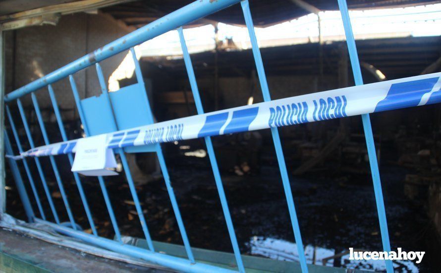 Galería: Un incendio calcina una nave dedicada a la fabricación de muebles Galería: Un incendio calcina una nave dedicada a la fabricación de muebles