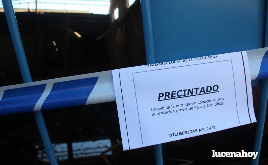 Galería: Un incendio calcina una nave dedicada a la fabricación de muebles