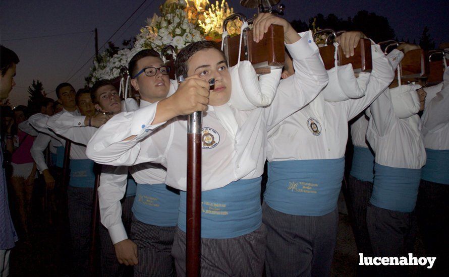 Galería: La joven cuadrilla de Jesús Servián Rueda procesiona la imagen de la Virgen de las Vegas