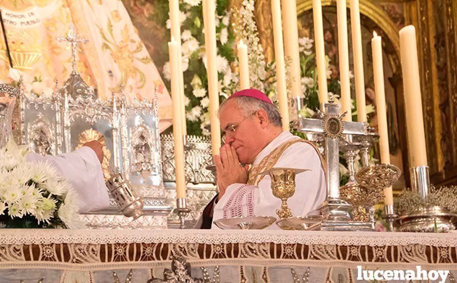  El obispo de Córdoba presidió la misa solemne del Día de la Virgen en las últimas fiestas aracelitanas. JESÚS RUIZ JIMÉNEZ 