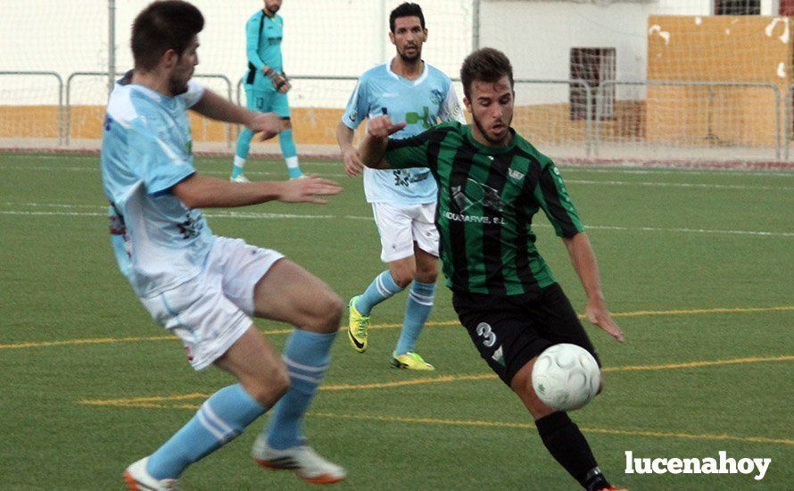  Pedro Caballero obstruye a un jugador del Pedrera. EMILIO JIMÉNEZ 