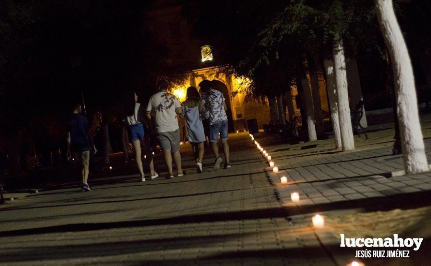 Galería: Encinas Reales celebró su VI Noche Encandilada llenando de magia y velas las calles del municipio