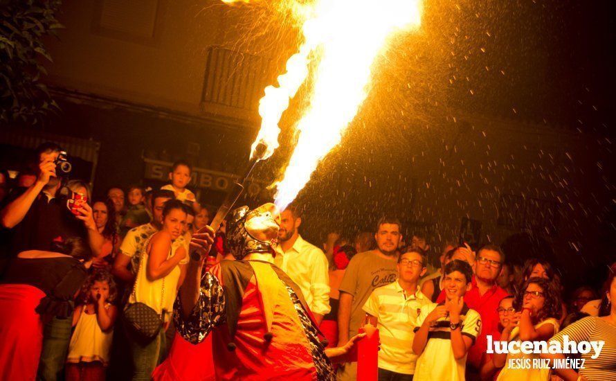 Galería: Encinas Reales celebró su VI Noche Encandilada llenando de magia y velas las calles del municipio