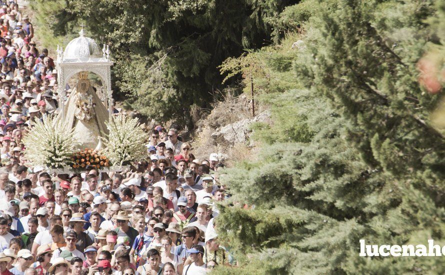 Galería: Cabra: Miles de personas acompañan a la Virgen de la Sierra en la 'Bajá' más calurosa de los últimos años