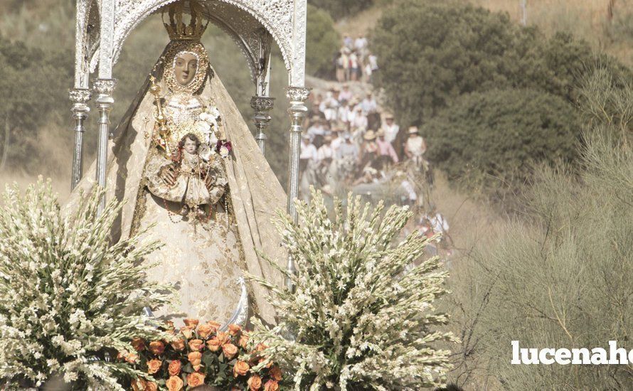 Galería: Cabra: Miles de personas acompañan a la Virgen de la Sierra en la 'Bajá' más calurosa de los últimos años