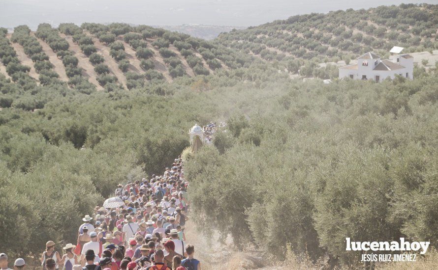 Galería: Cabra: Miles de personas acompañan a la Virgen de la Sierra en la 'Bajá' más calurosa de los últimos años