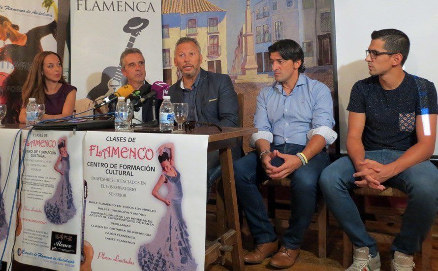  Comparecencia en las dependencias de la Peña Flamenca de Lucena. 