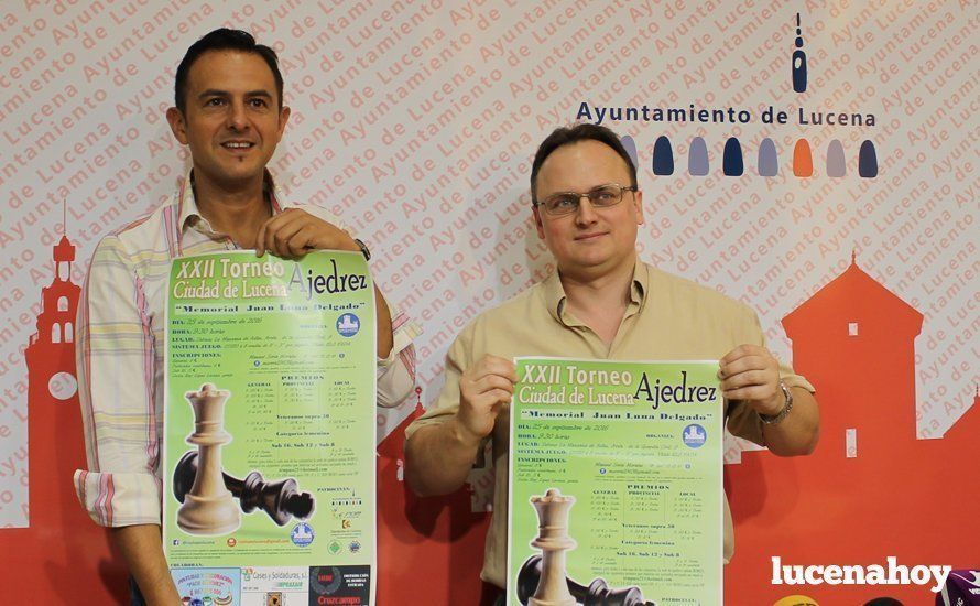  Manuel Lara y José Luna, vicepresidente del Club de Ajedrez Ruy López de Lucena, han presentado el torneo 