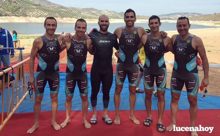  Miembros del Club Atletismo y Triatlón de Lucena. Cristóbal García, segundo por la izquierda. 