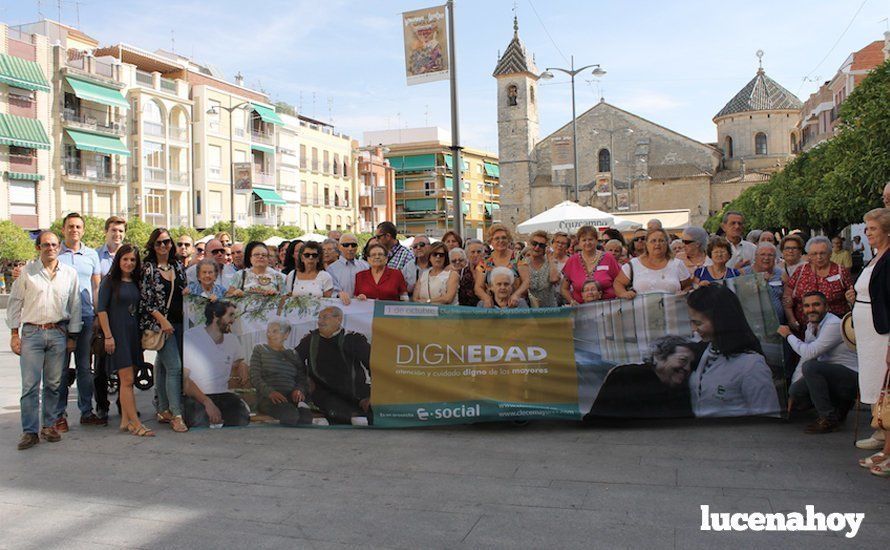  Participantes en esta iniciativa, esta mañana en la Plaza Nueva 