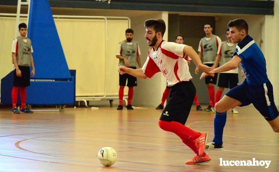  Manu Aragón persigue a un contrincante del Triana. RAFA PERALTA/ARCHIVO 